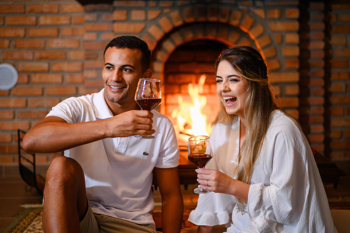pré wedding com vinho e fogueira