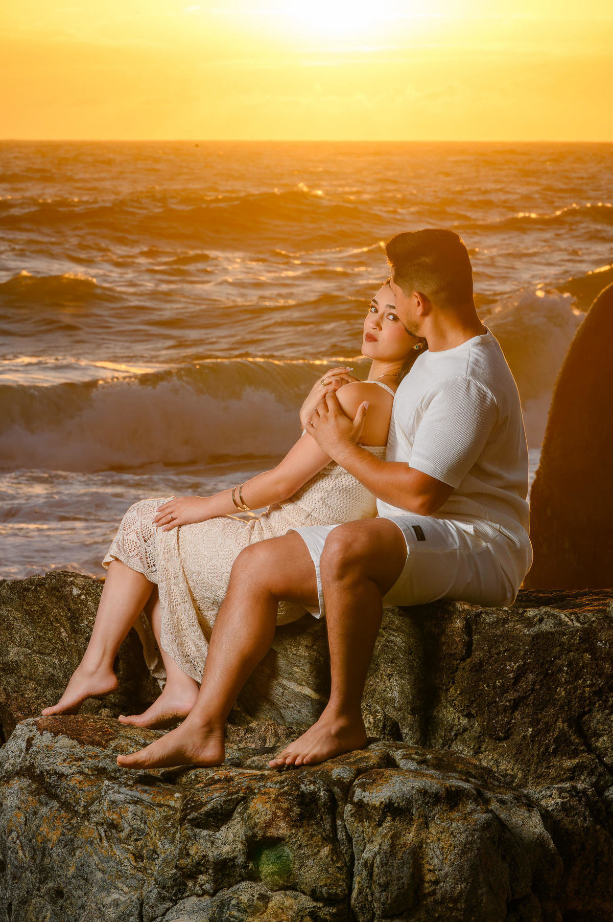 Fotos de pré-wedding ao amanhecer na Praia do Estaleirinho em Santa Catarina