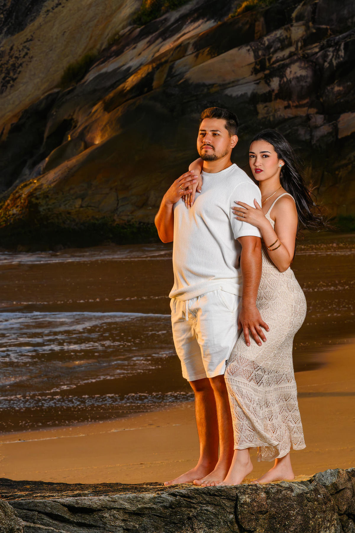 Evelyn e Jonas em ensaio de casal na Praia do Estaleirinho no litoral de Santa Catarina