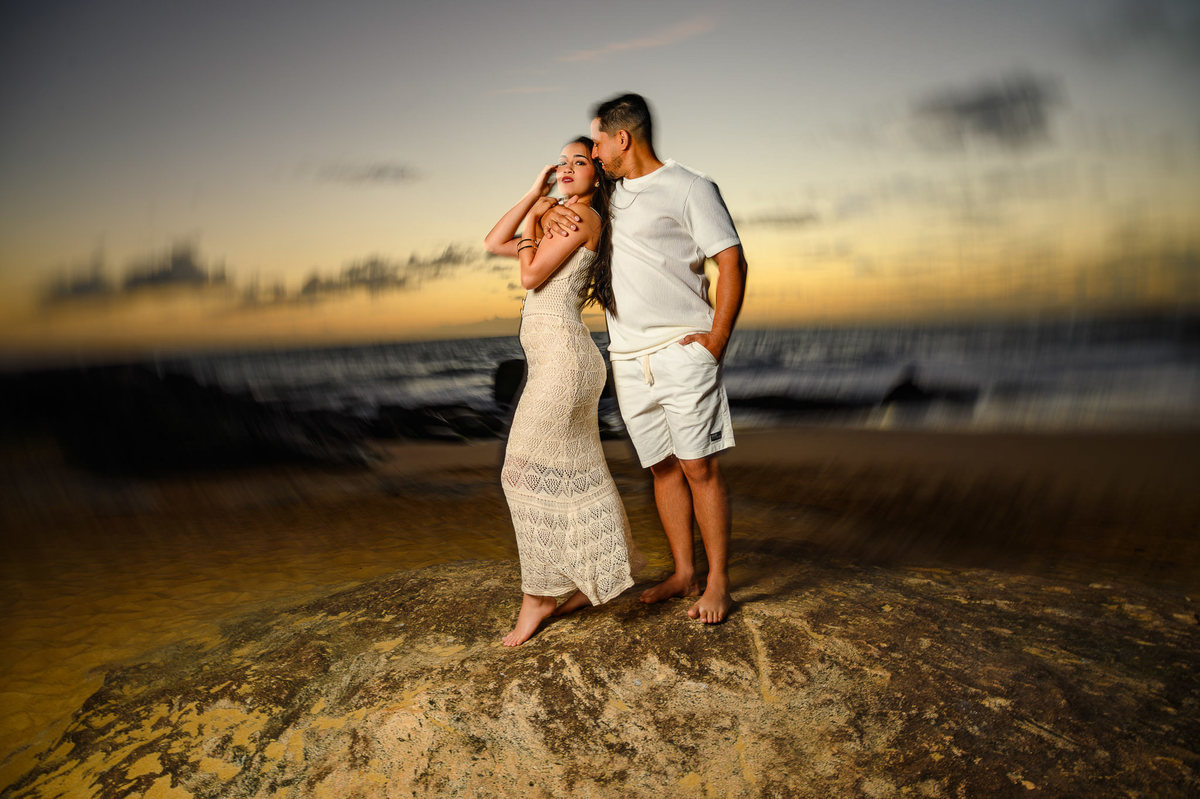Ensaio pré-wedding de Evelyn e Jonas na Praia do Estaleirinho em Balneário Camboriú