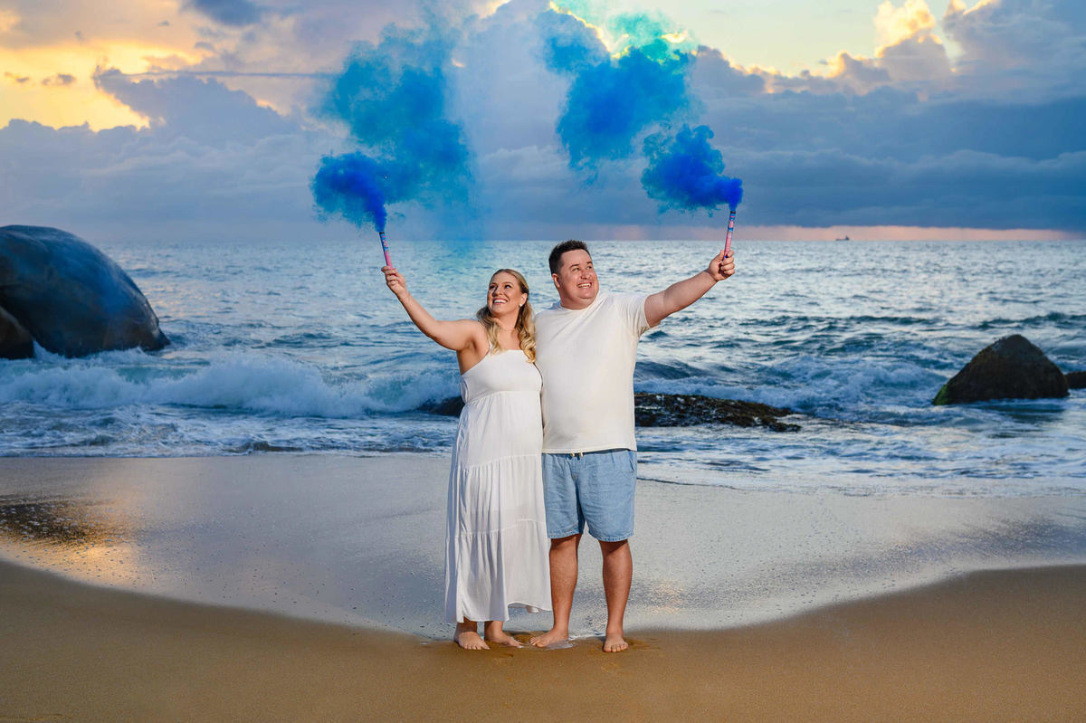 chá de revelação com fumaça na praia de Balneário Camboriú, SC