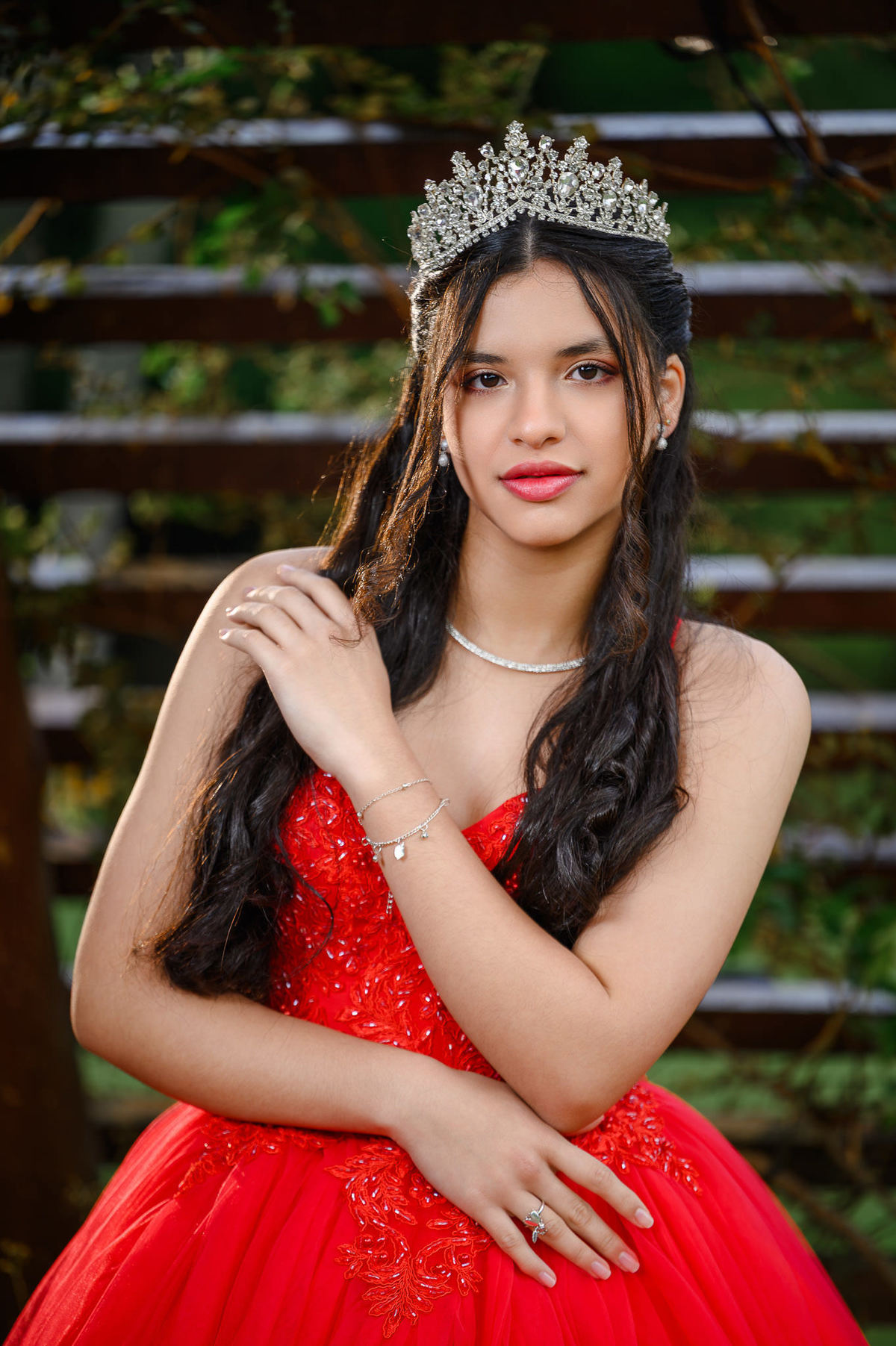 Retrato de debutante durante ensaio de 15 anos no Parque