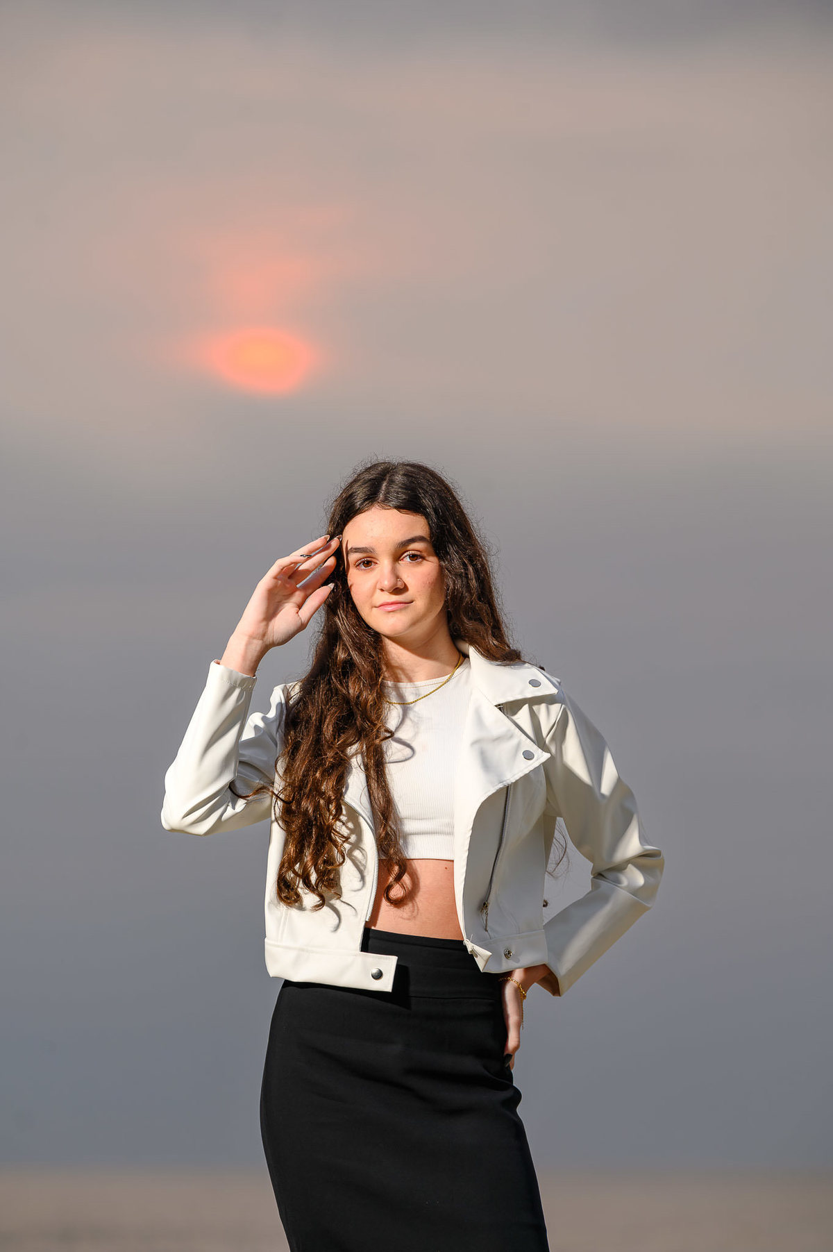 Retrato de ensaio de 15 anos em Itapema SC com luz natural em manhã nublada