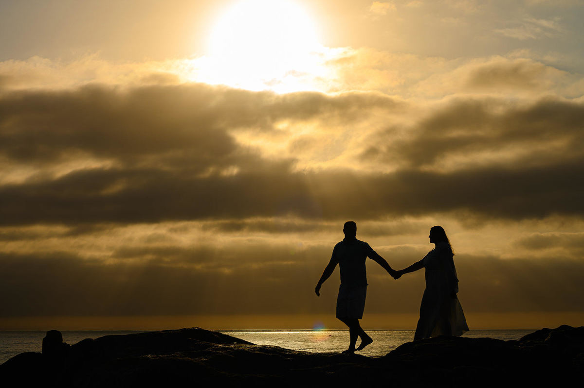 silhueta em ensaio pré wedding na praia em balneário camboriú, SC