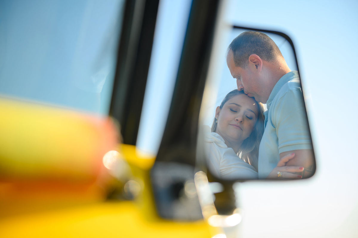 Ensaio de casal na praia com buggy em Santa Catarina