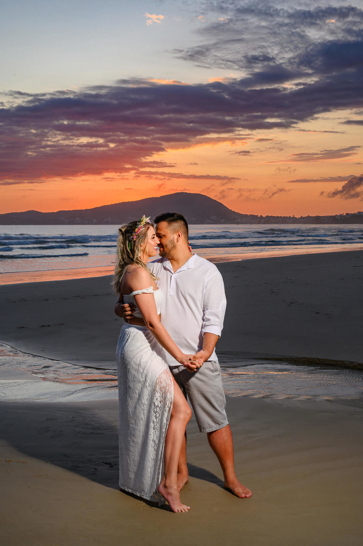 Ensaio pré wedding na praia de Bombas em Bombinhas SC ao amanhecer