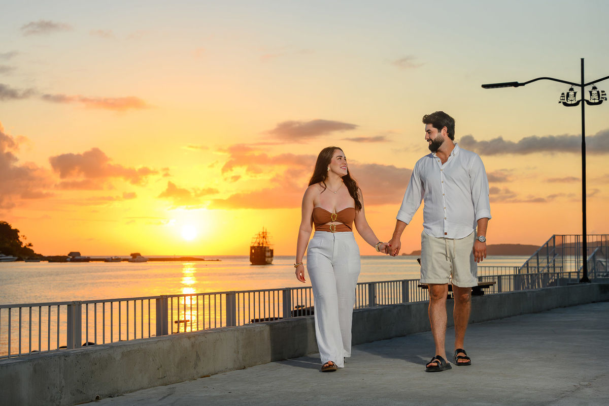 Casal do Paraguai em sessão de fotos pré-wedding em Itapema, Santa Catarina
