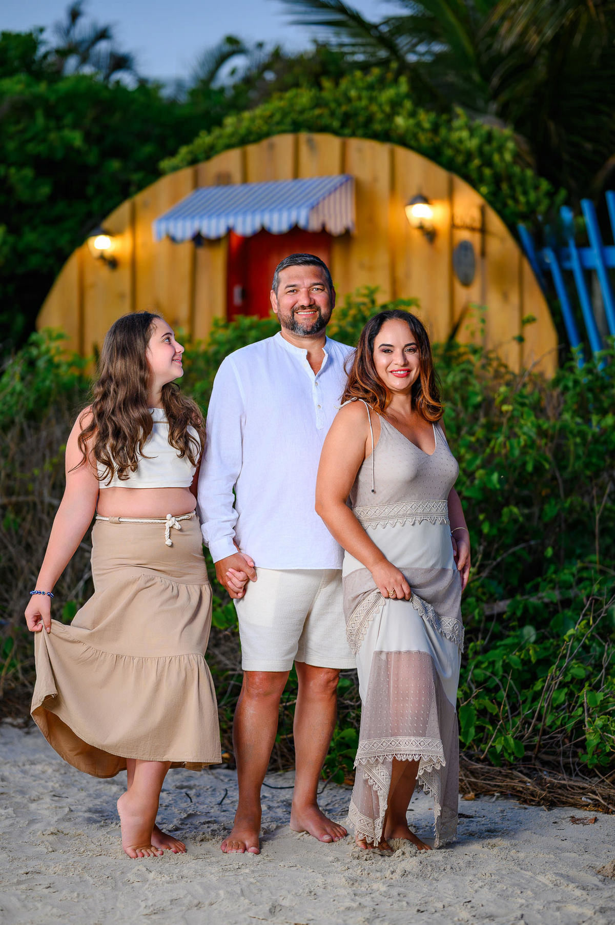 Fotografia de família na praia em Bombinhas Santa Catarina