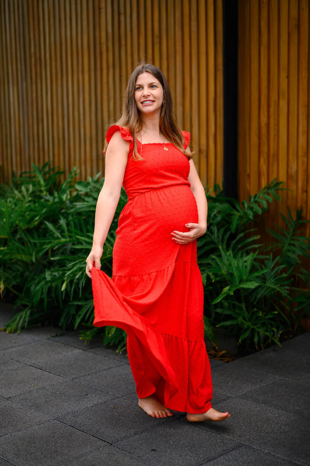 Ensaio de família em Porto Belo com cenário moderno e verde