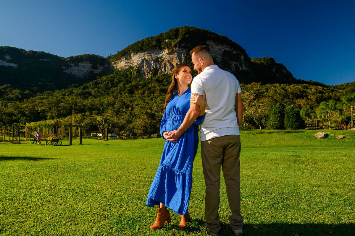 Fotografia de gestante ao ar livre em Rio dos Cedros Santa Catarina