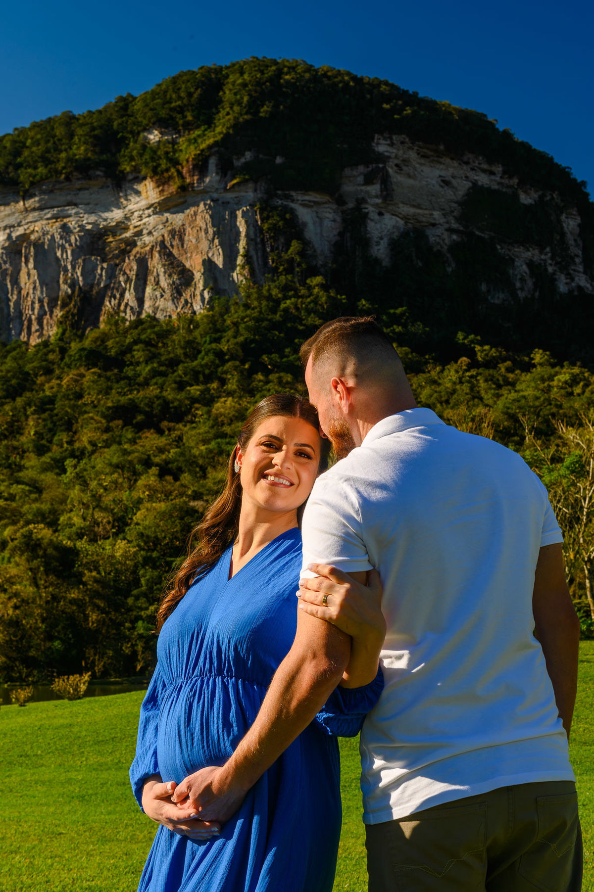 Ensaio de família no Vale dos Ventos em meio à natureza