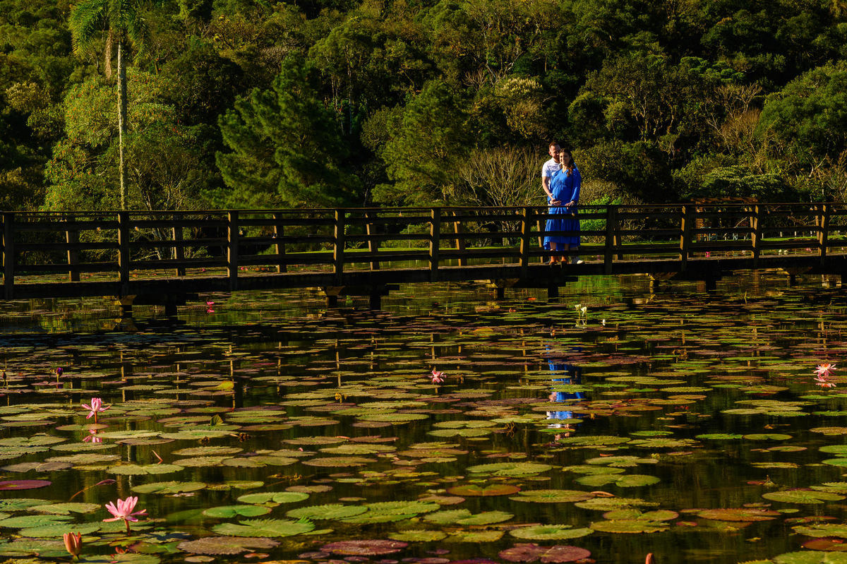 Ensaio de família no Vale dos Ventos em meio à natureza