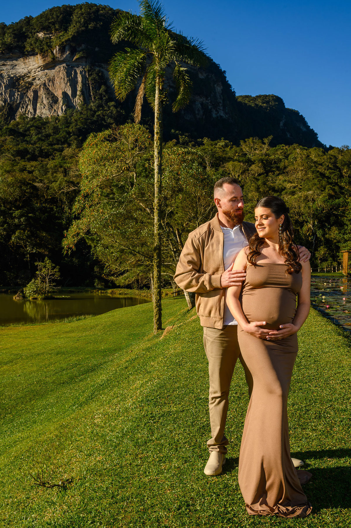 Ensaio de família no Vale dos Ventos em meio à natureza