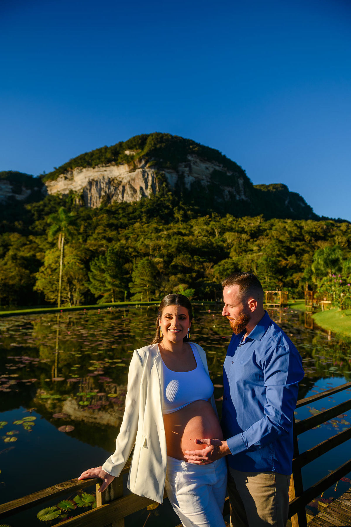 Gestante e casal em ensaio fotográfico no Vale dos Ventos SC