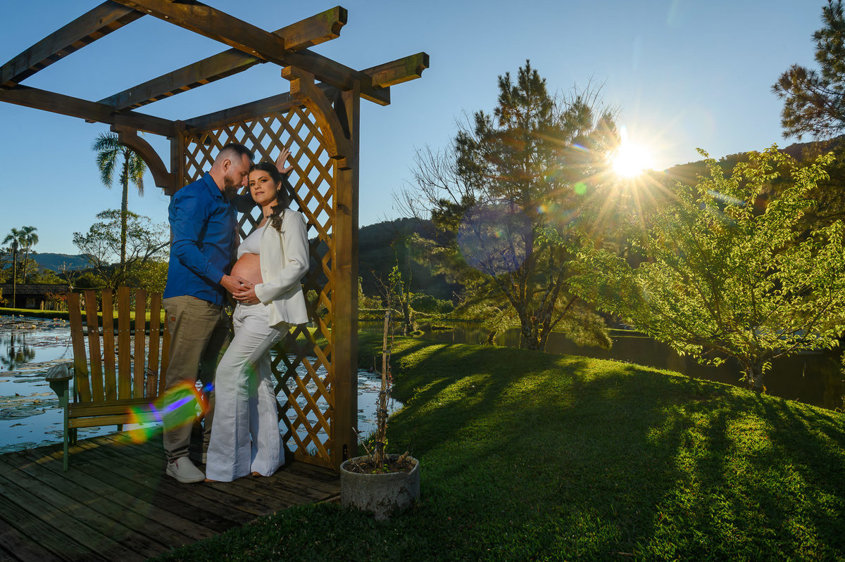 Gestante e casal em ensaio fotográfico no Vale dos Ventos SC