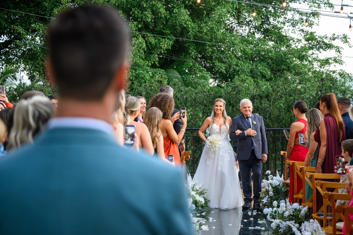 Fotografia de casamento no Espaço Cascata do Indaiá Eventos