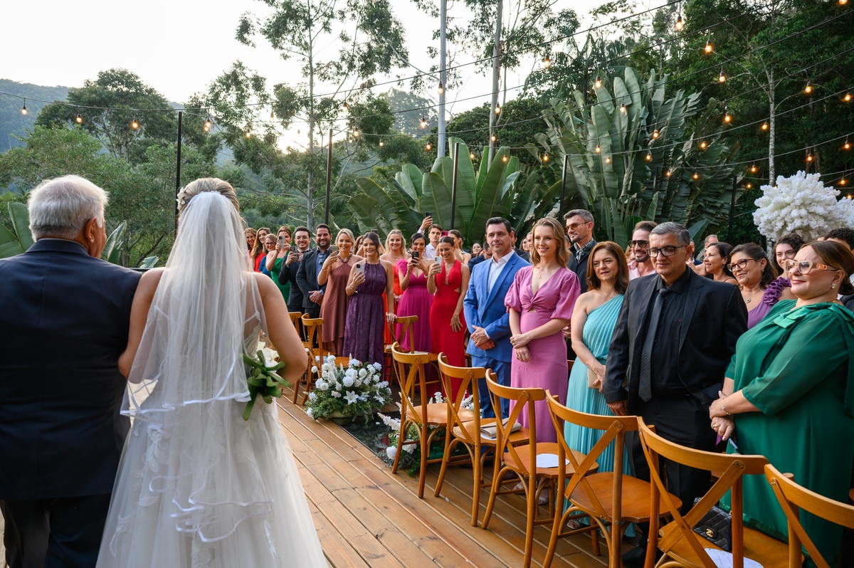 Cerimônia de casamento no Espaço Cascata do Indaiá Eventos em Itapema