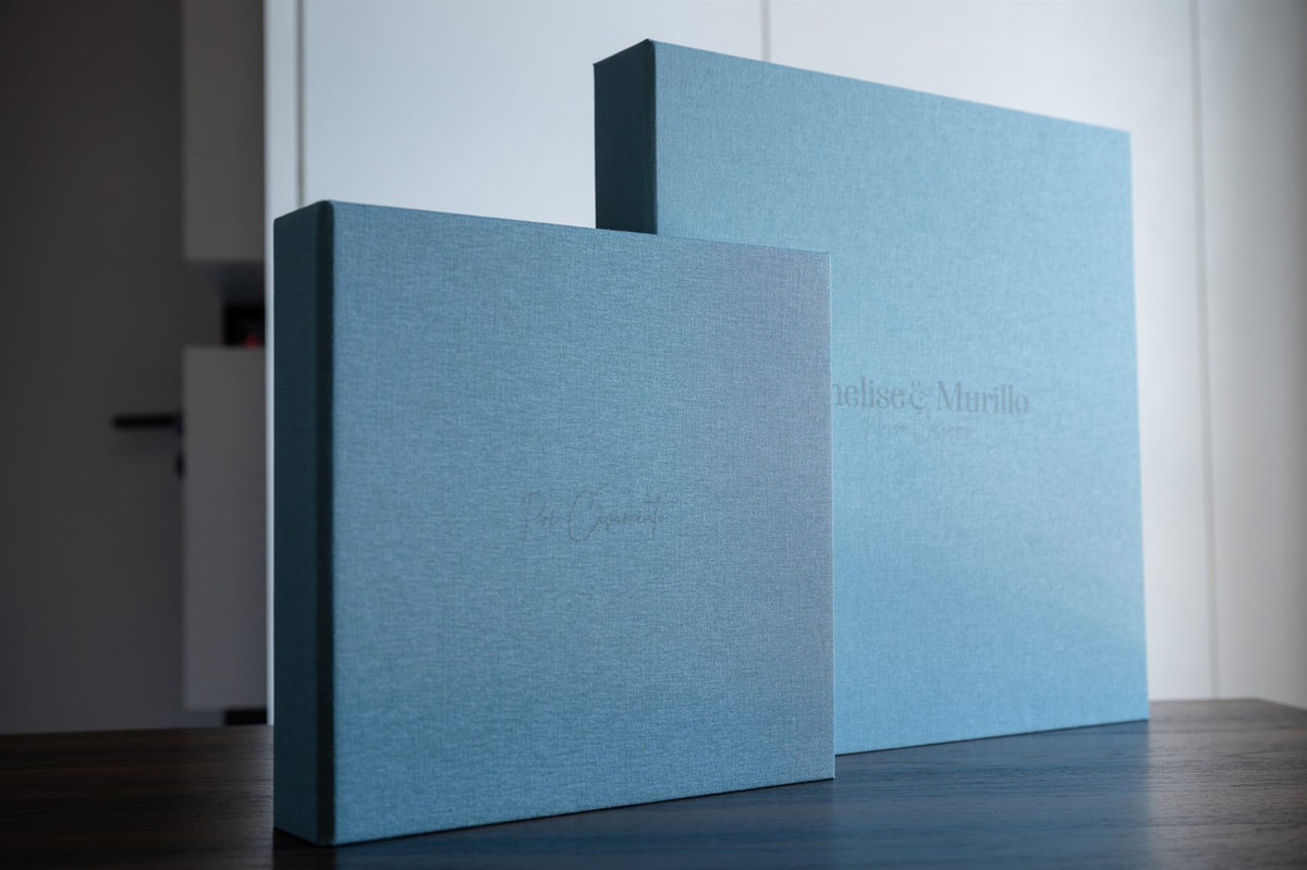 Caixa e álbum em tecido para fotografia de 15 anos.
