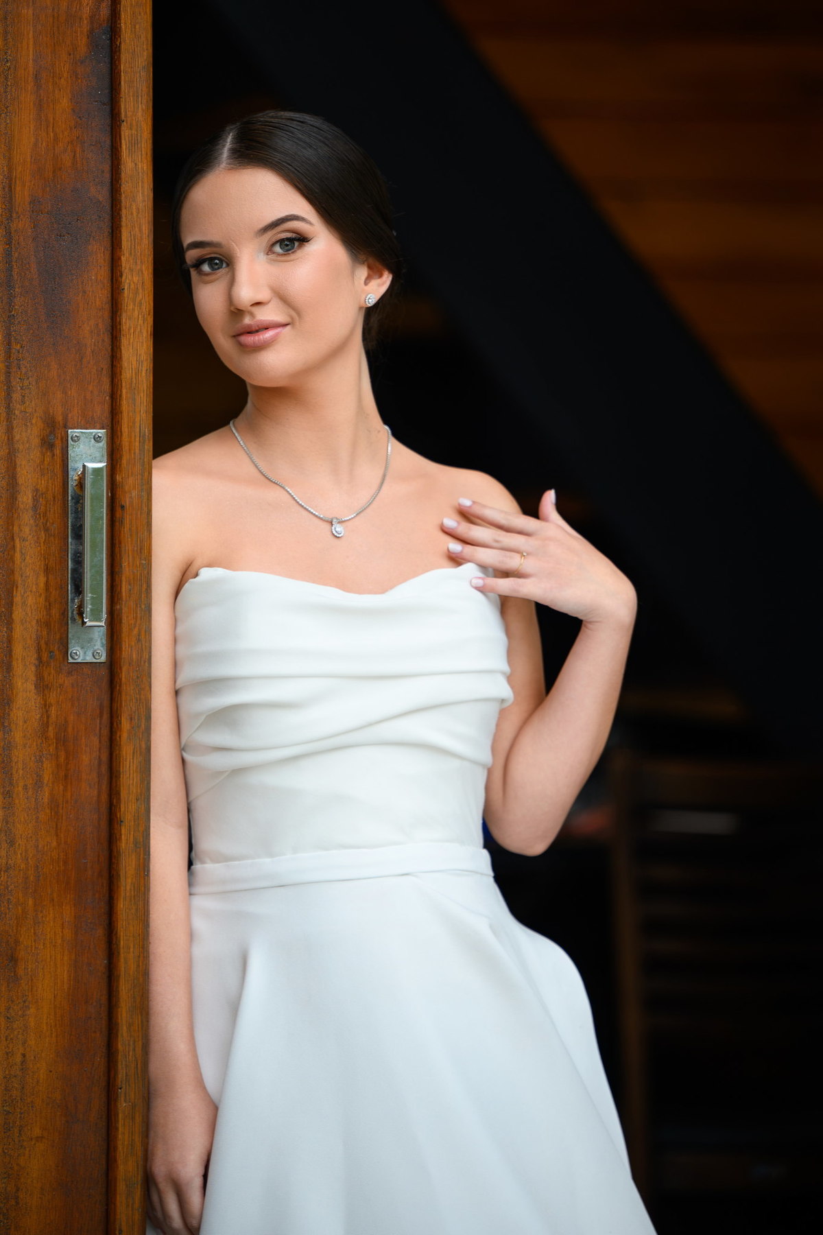 010-retrato-noiva-porta-madeira-casamento-camboriu