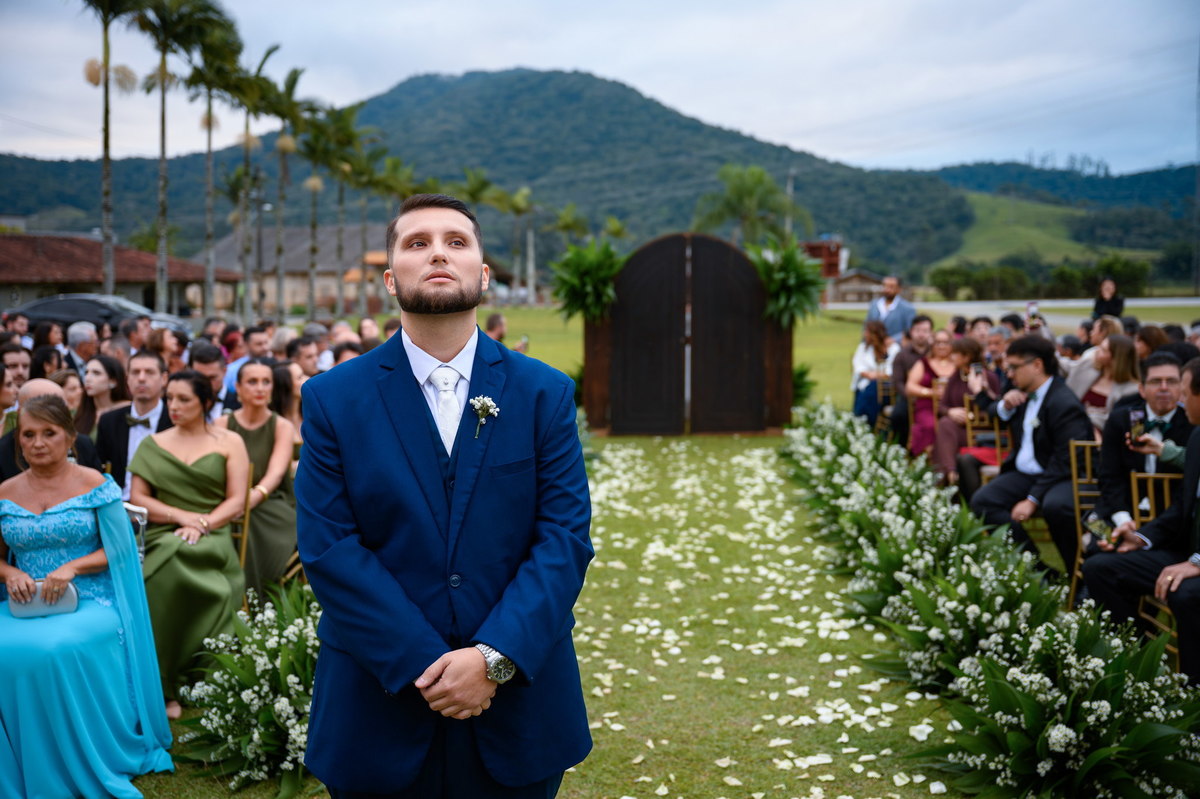 021-reacao-noivo-entrada-noiva-casamento-camboriu