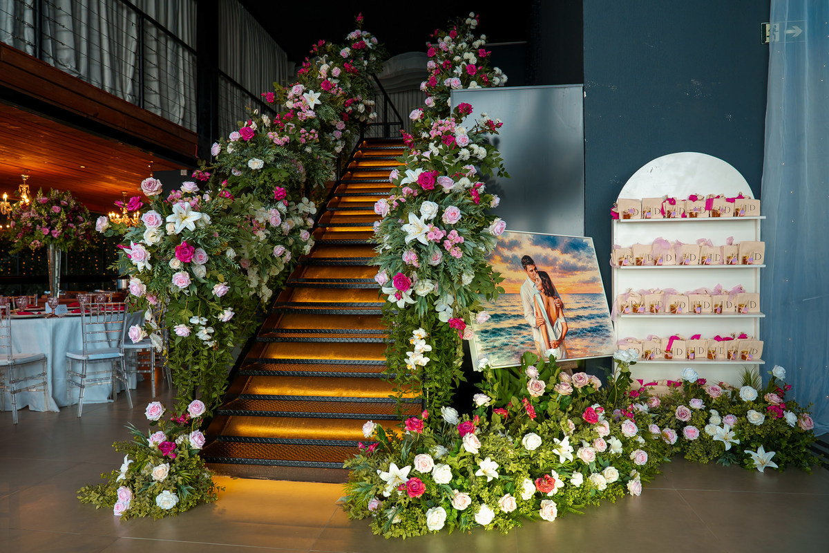 Decoração floral do casamento no Indaiá Eventos em Itapema
