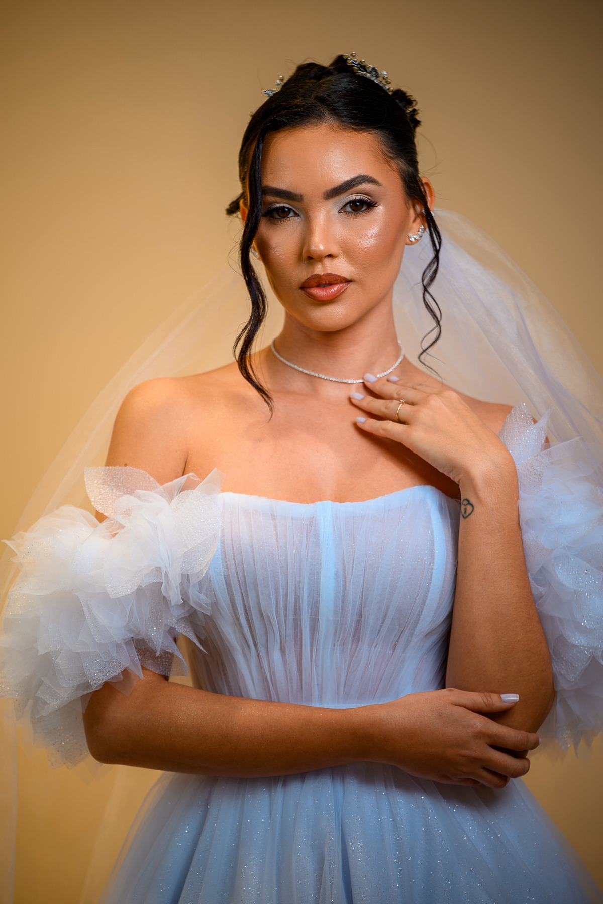  Retrato elegante da noiva pronta para a cerimônia
