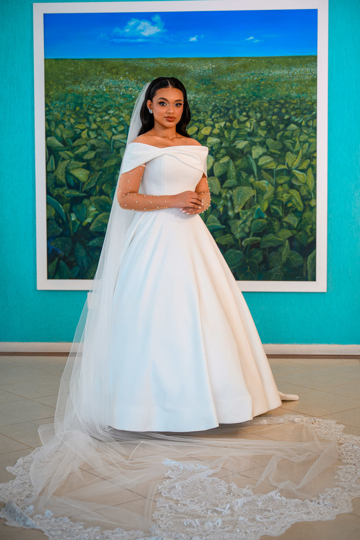  Noiva com vestido e véu em retrato editorial interno