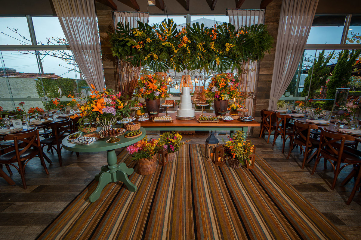  Decoração tropical da recepção de casamento frente ao mar