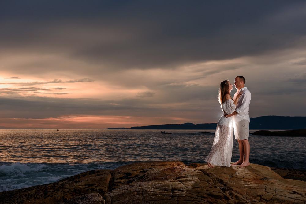 ensaio-book-casal-pre-wedding-praia-balneario-camboriu-fotografo-santa catarina 