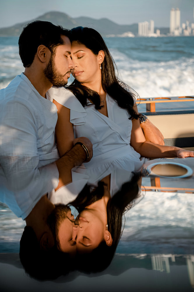 balneario camboriu; ensaio fotografico balneario camboriu; ensaio fotografico na lancha; ensaio fotografico santa catarina; lancha balneário camboriú; pré wedding na lancha; 