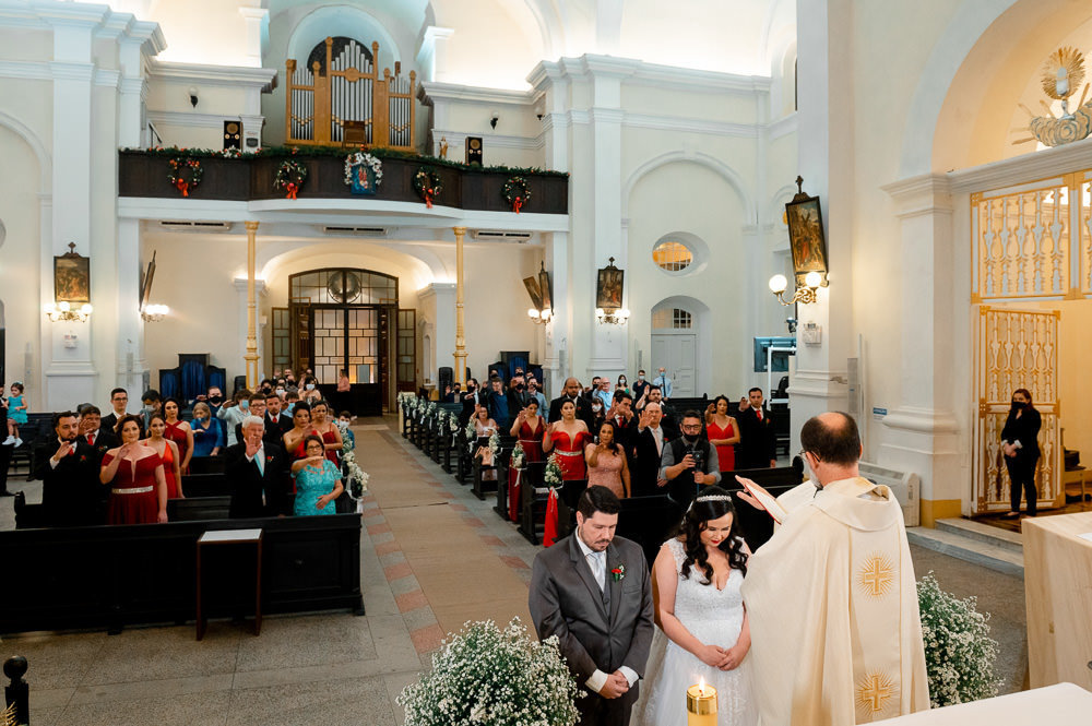 Cerimônia de Jhenifer e Rodolfo no interior da Catedral Metropolitana de Florianópolis