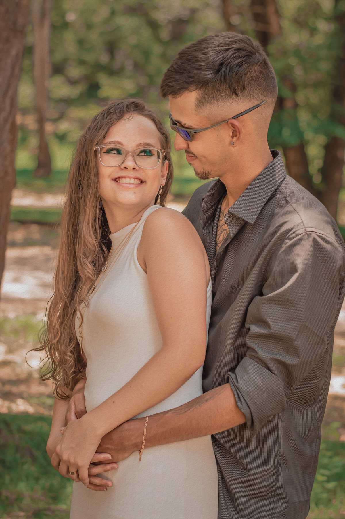fotografia-casal-se-olhando-rindo