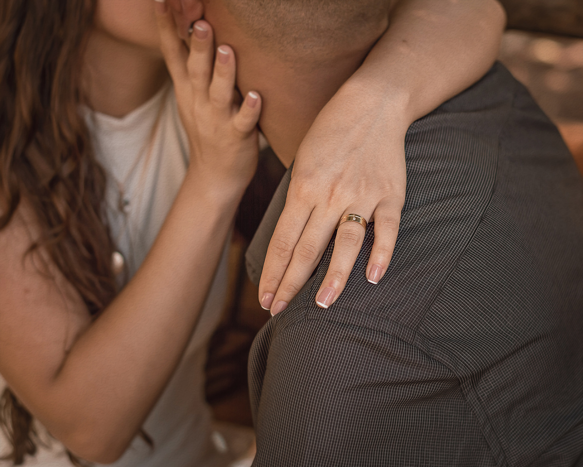 fotografia-casal-mão-com-aliança