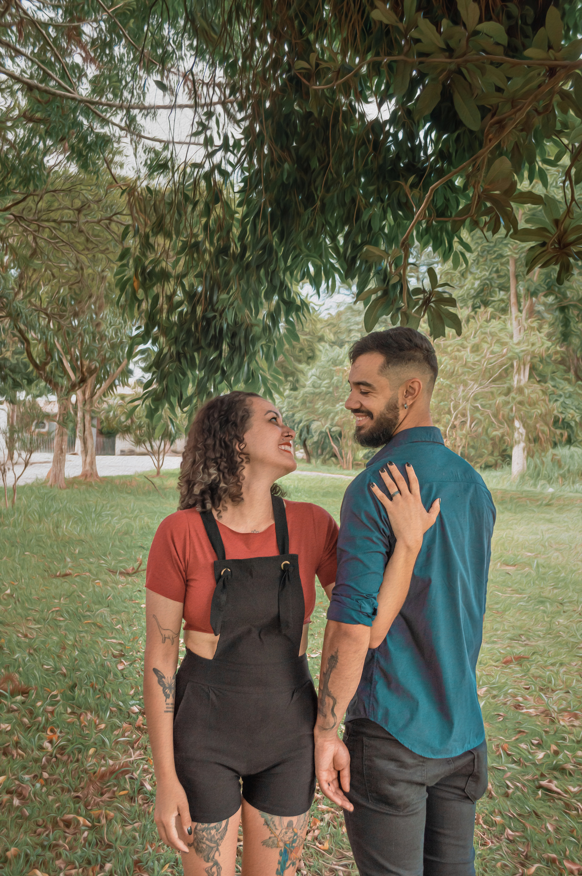 casal-se-olhando-abraçado