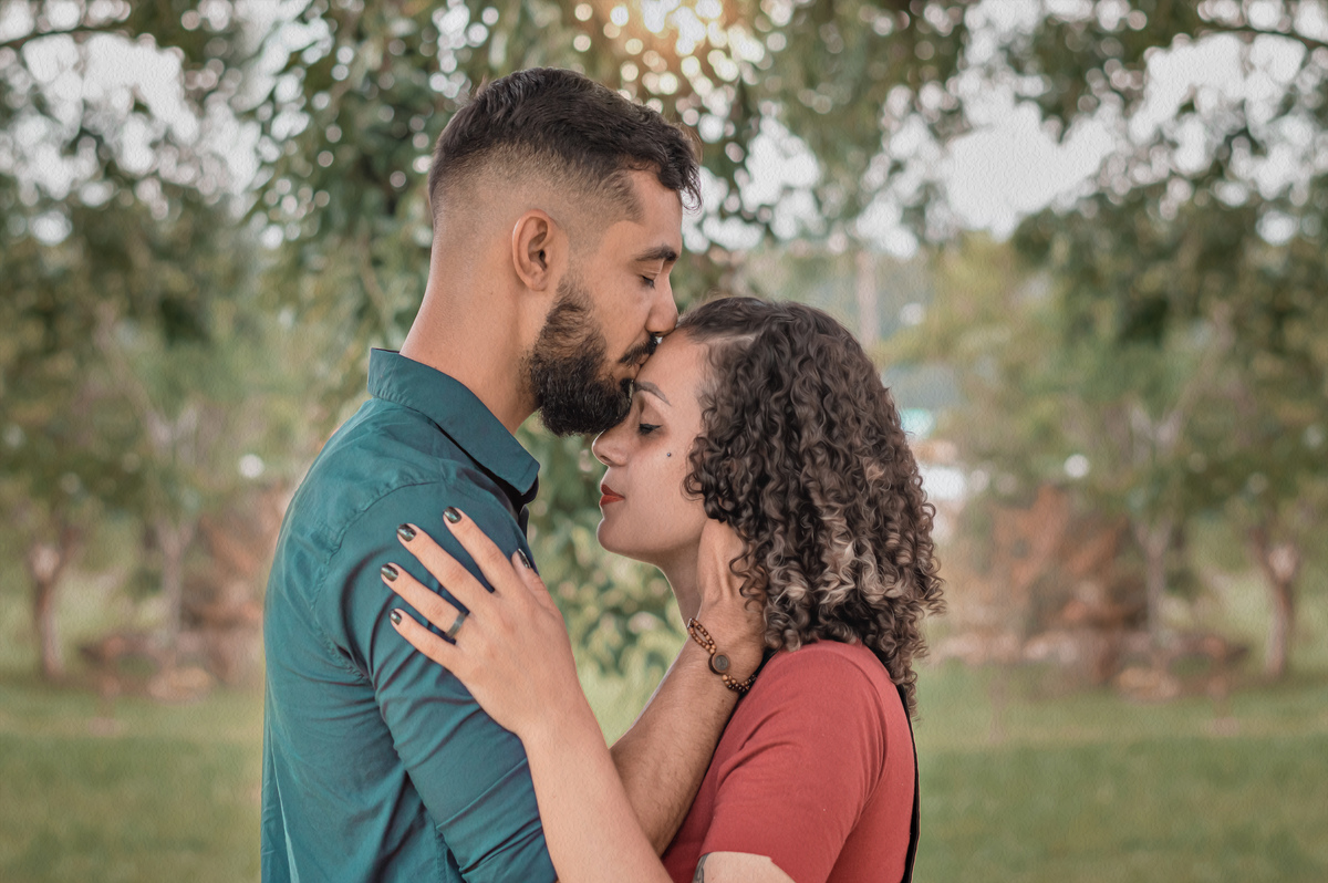 casal-homem-beijando-testa-de-mulher