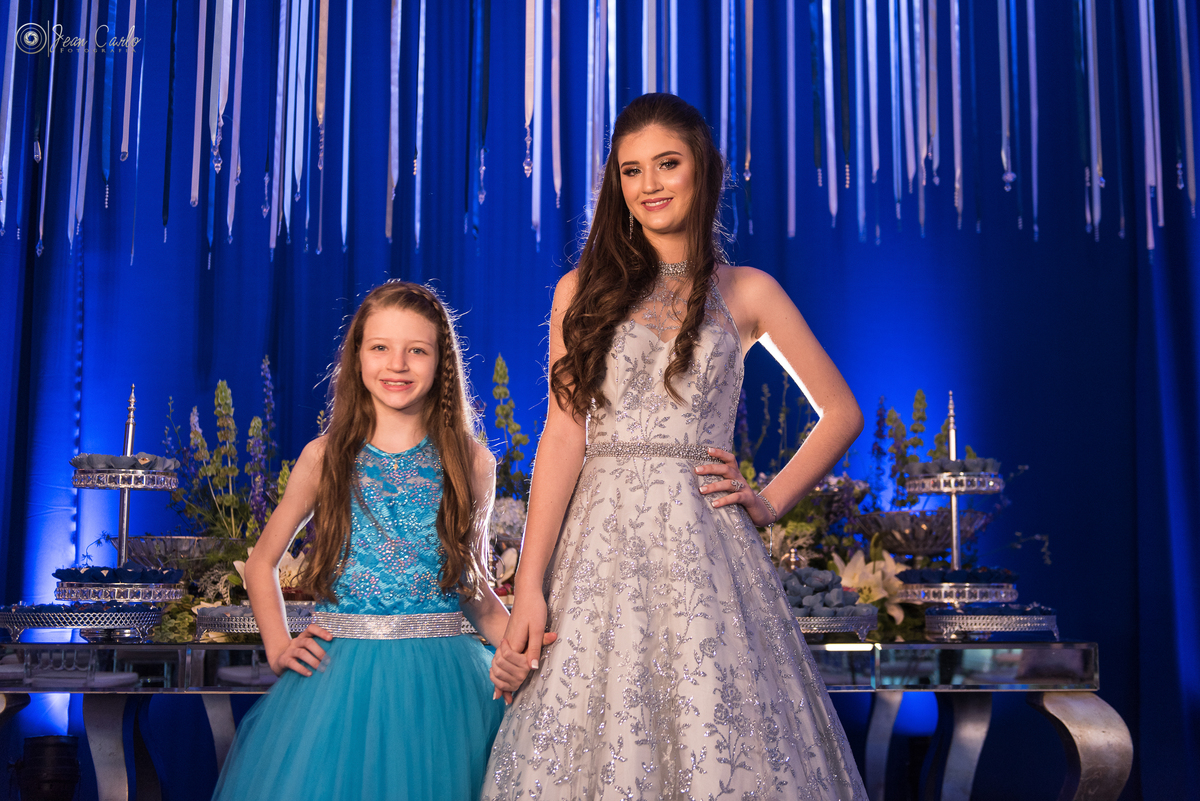 irma acompanhando a festa