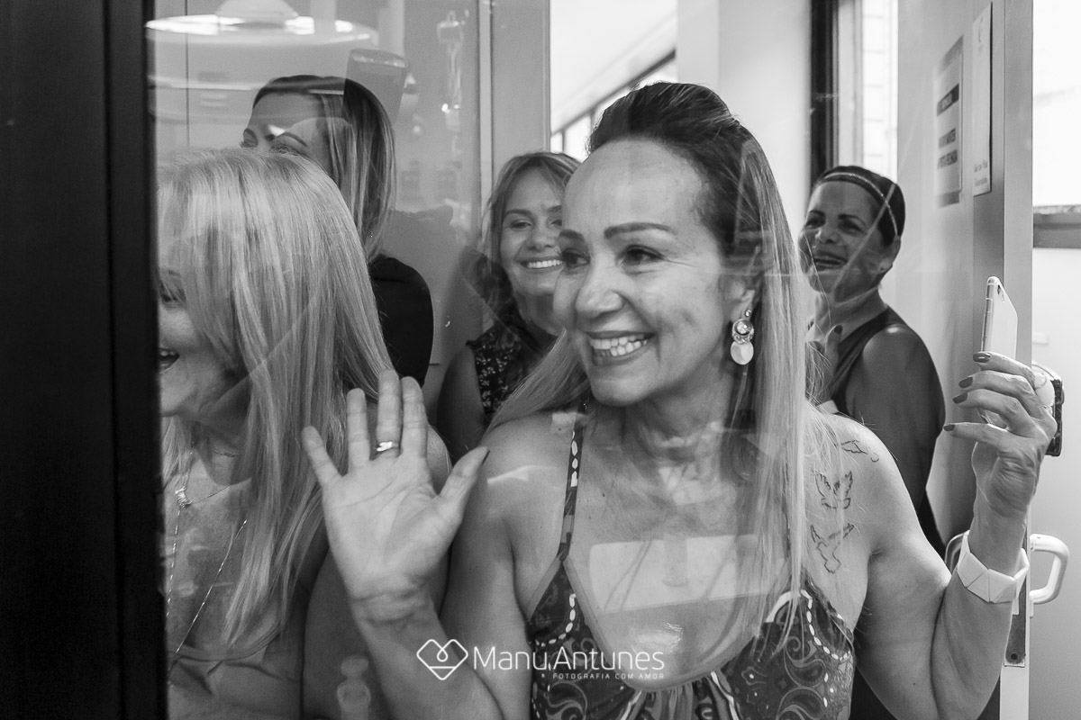 vovó feliz no nascimento