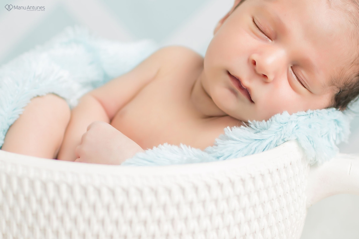 bebê na xícara ensaio newborn