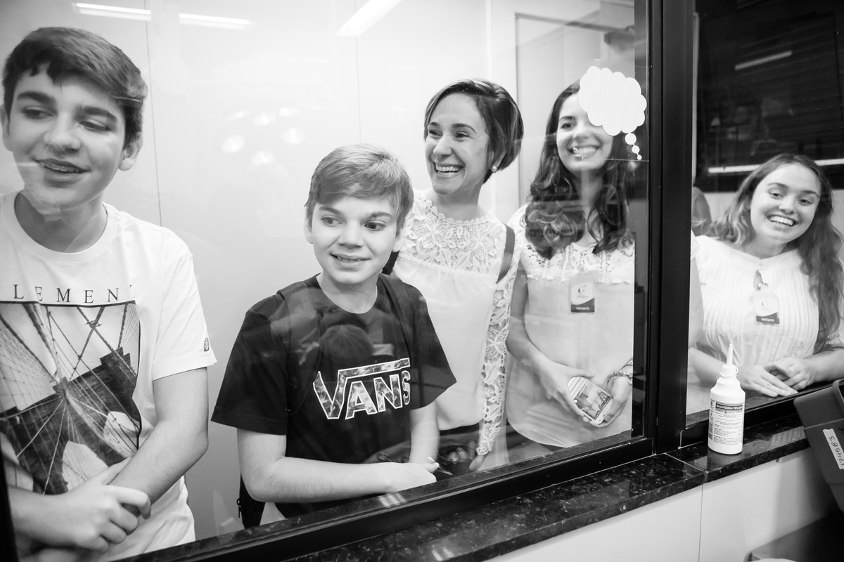 adolescentes assistindo o nascimento da beatriz