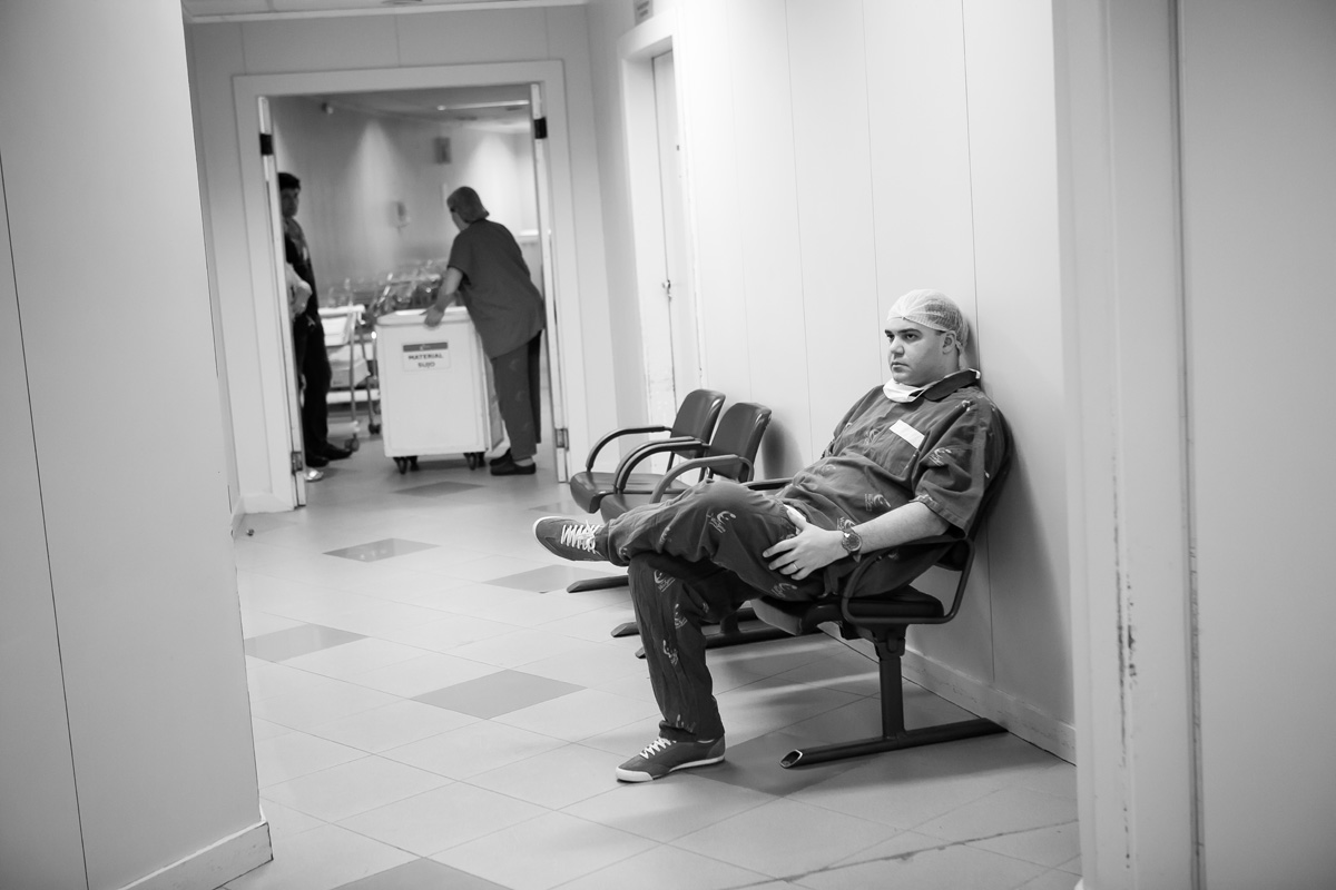 pai na sala de espera do Vila da Serra