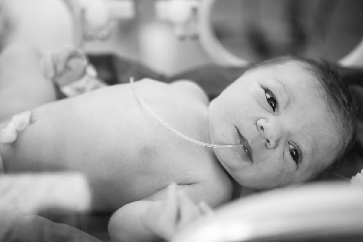 bebê sendo medicado