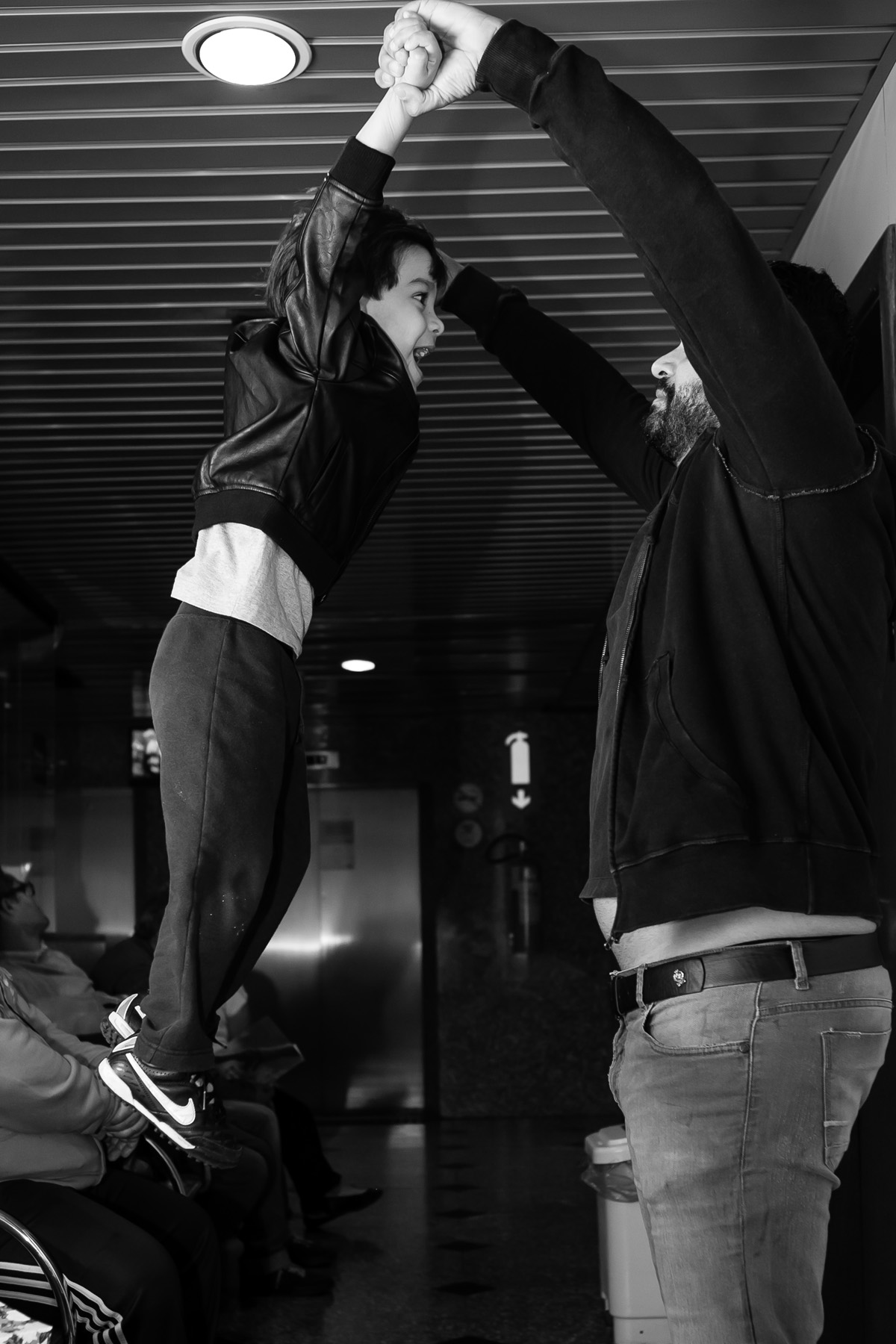 pai brincando com o filho