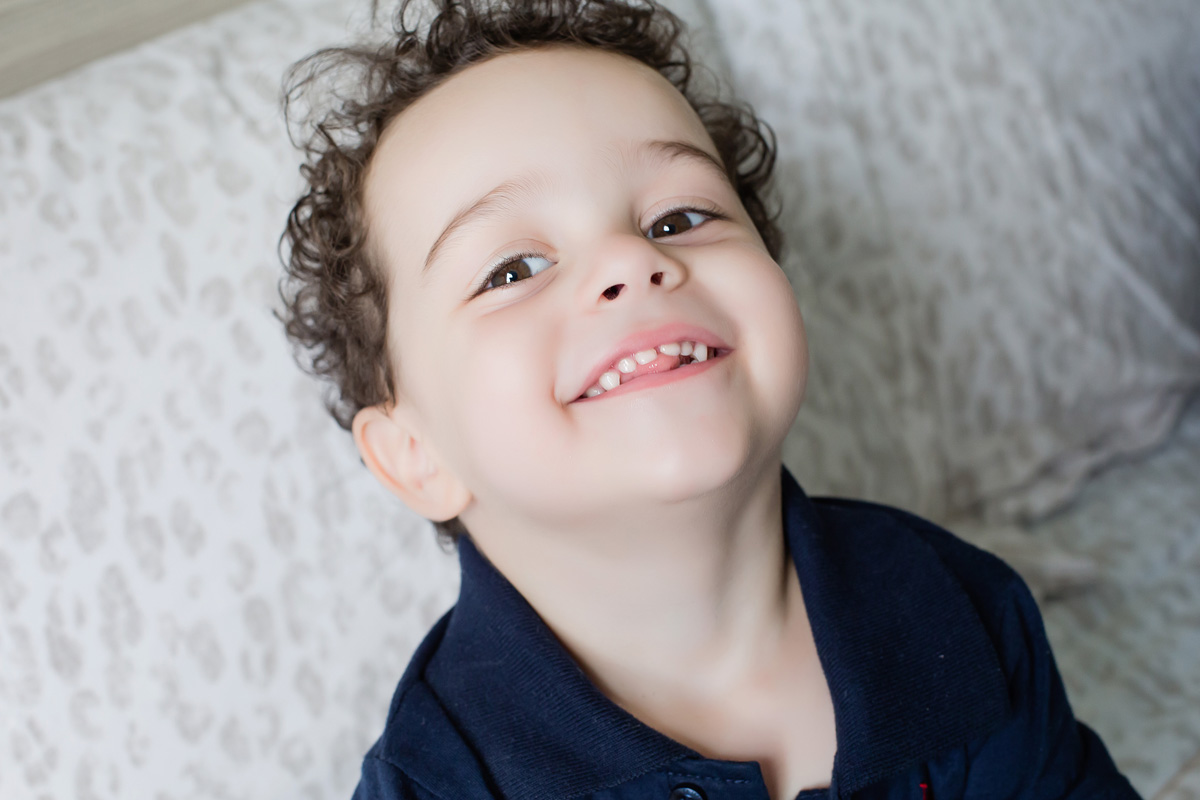 menino sorrindo