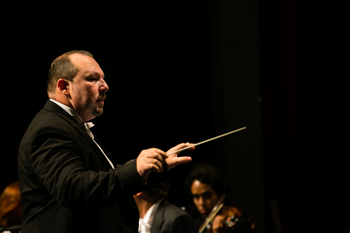 maestro Leonardo regendo