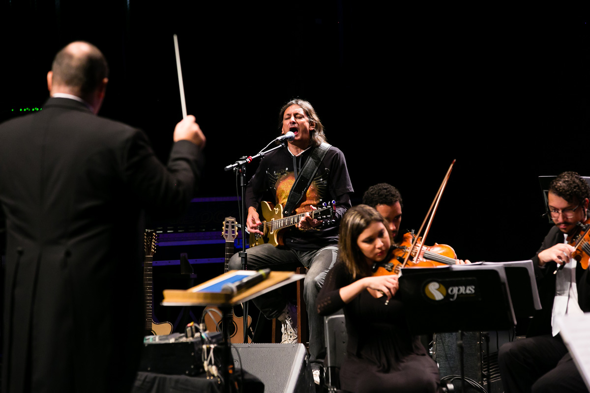 Claudio Venturini cantando