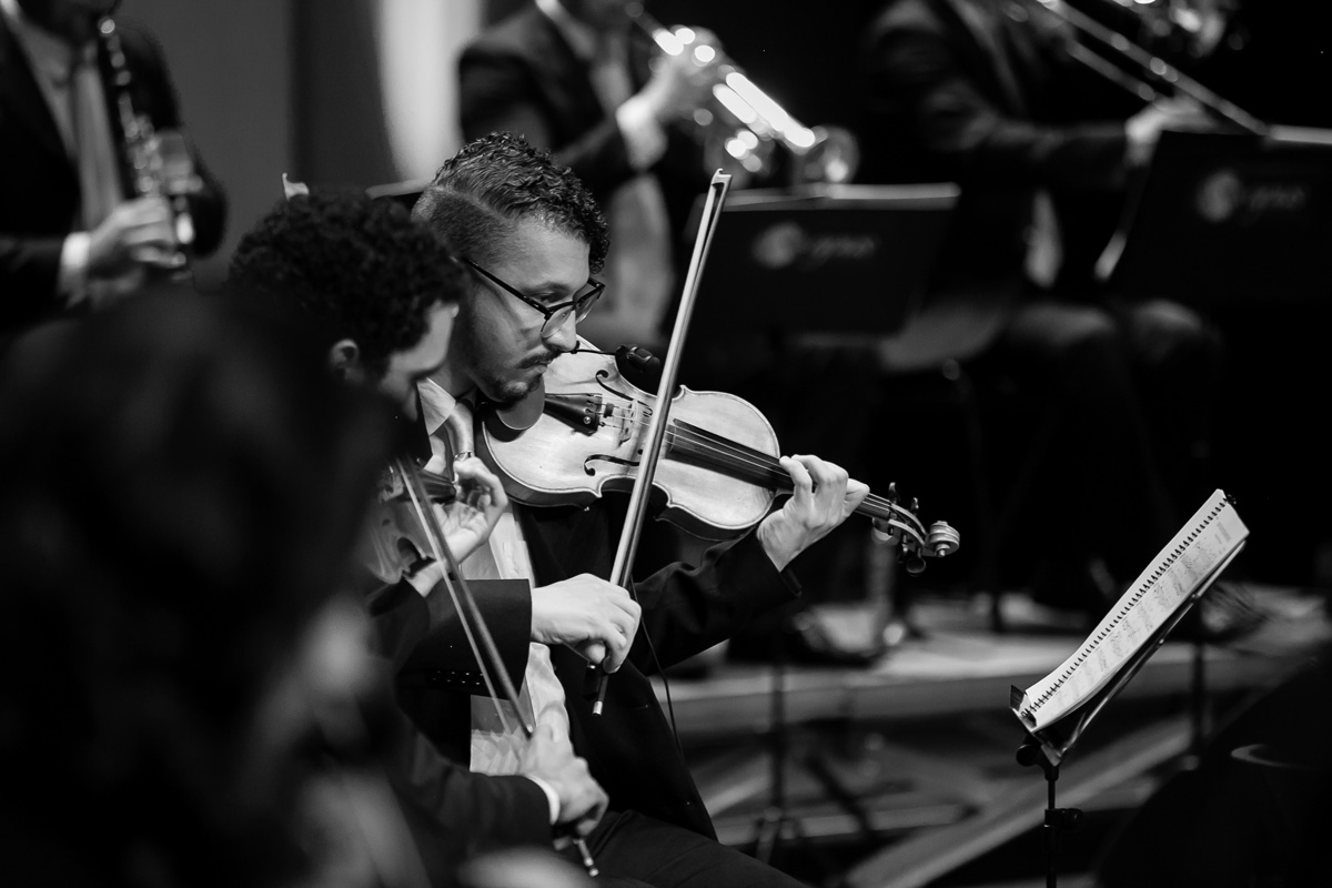 violinistas tocando