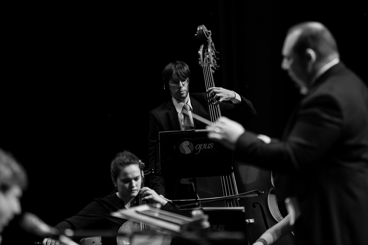 violoncelista tocando