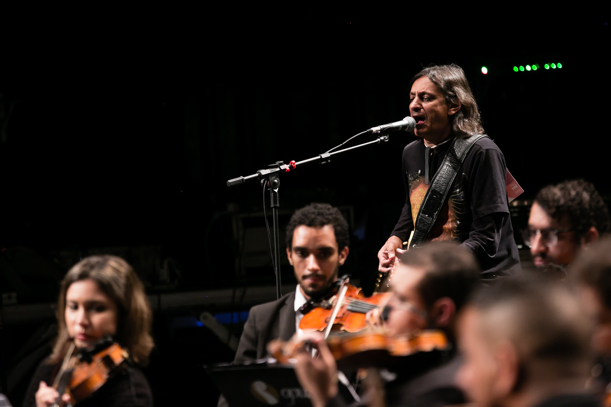 Claudio Venturini cantando