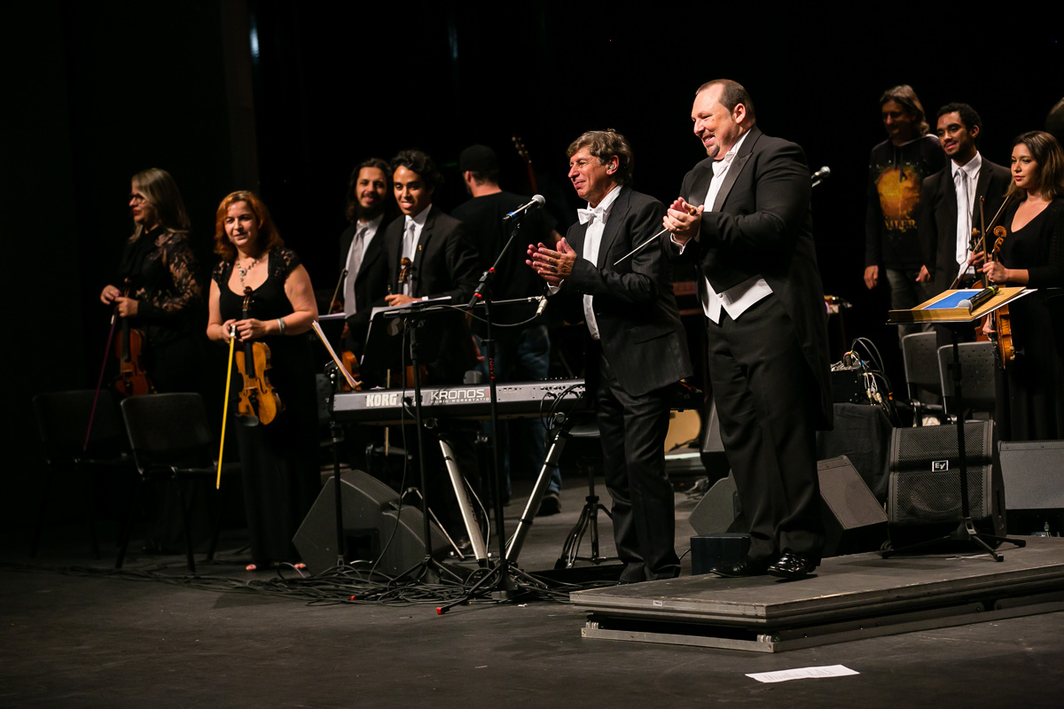 músicos agradecendo