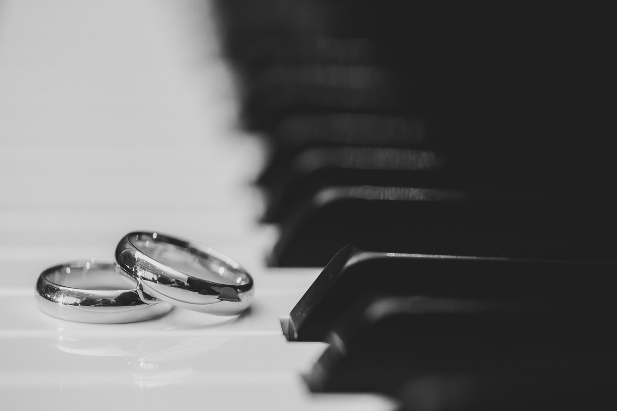 alianças no piano